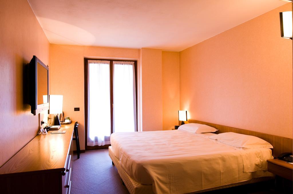 קסטיונה דלה פרסולאנה Active Hotel מראה חיצוני תמונה